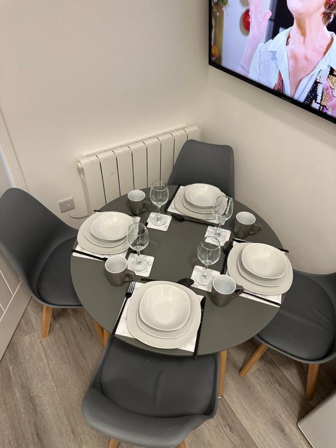 Central Colwyn Bay F1 Экстерьер фото