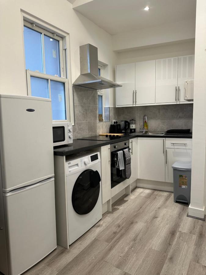 Central Colwyn Bay F1 Экстерьер фото