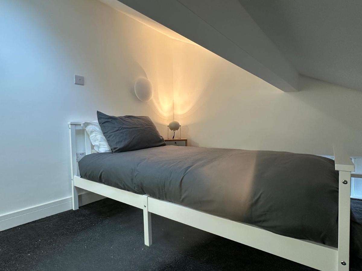 Central Colwyn Bay F1 Экстерьер фото