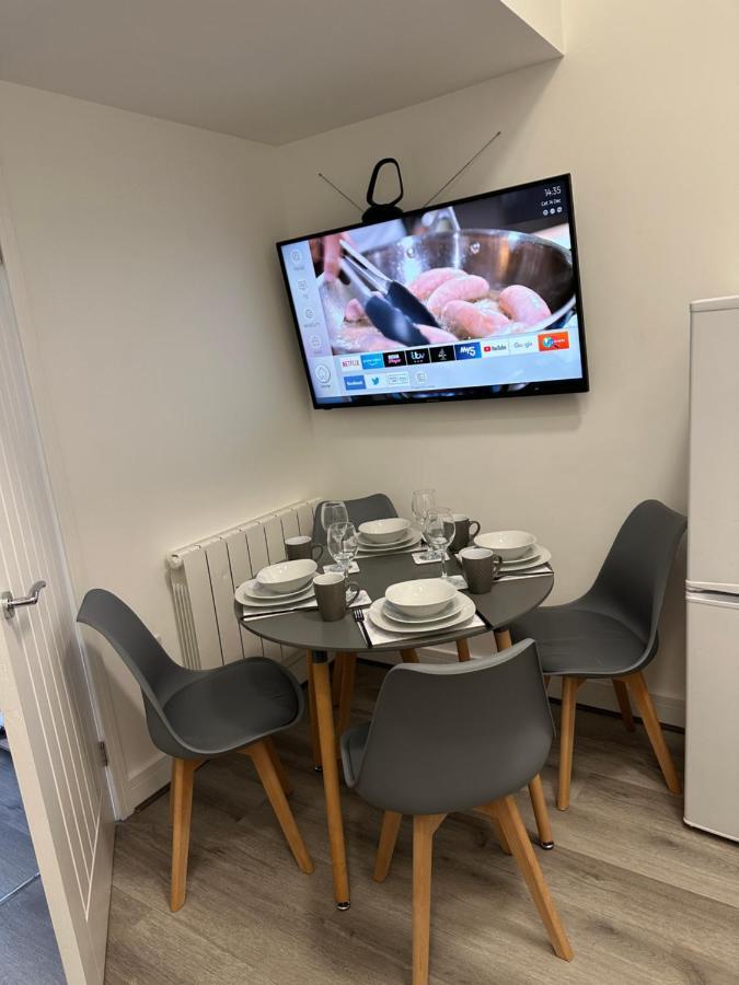 Central Colwyn Bay F1 Экстерьер фото