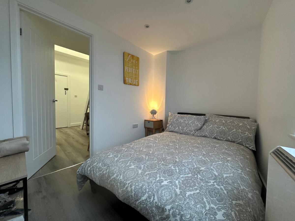 Central Colwyn Bay F1 Экстерьер фото