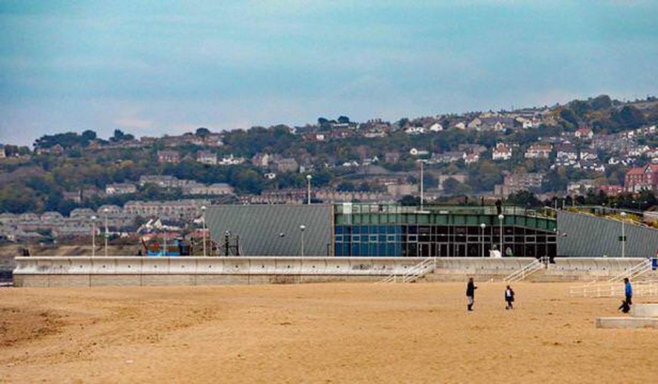 Central Colwyn Bay F1 Экстерьер фото